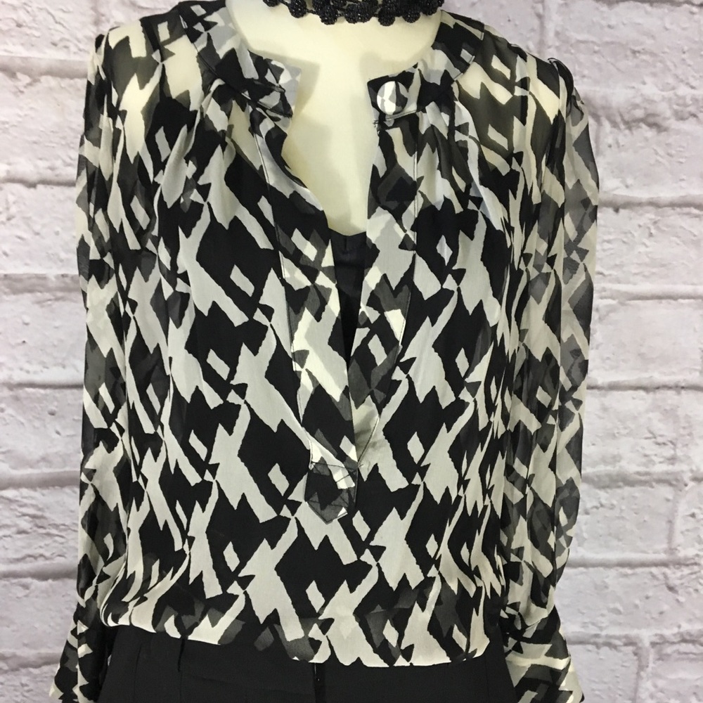 Diane Von Furstenberg Sz 4 Silk Black white top.